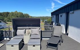 #NEU l Seeblick l NETFLIX l BOXSPRING l NESPRESSO l e-TÜR l Terrasse l 82m2